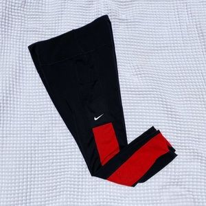 Black Nike 7/8 leggings with red mesh on sides